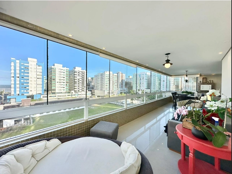 Viva em um apto com espaço de casa, a poucos passos do mar: 1ª foto da galeria de imagens do imóvel