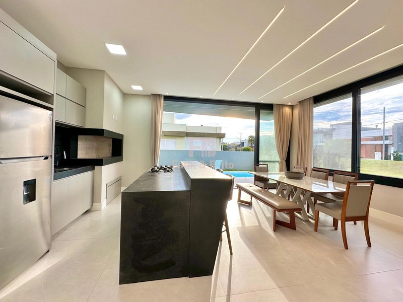 Sobrado de esquina no Condomínio Blue - Xangri-Lá / 04 suítes, piscina: 7ª foto da galeria de imagens do imóvel