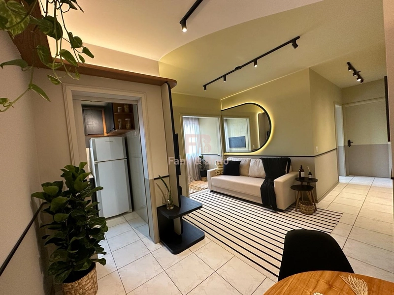 Charmoso apartamento mobiliado e decorado 2 dormitórios no Centro!: 2ª foto da galeria de imagens do imóvel