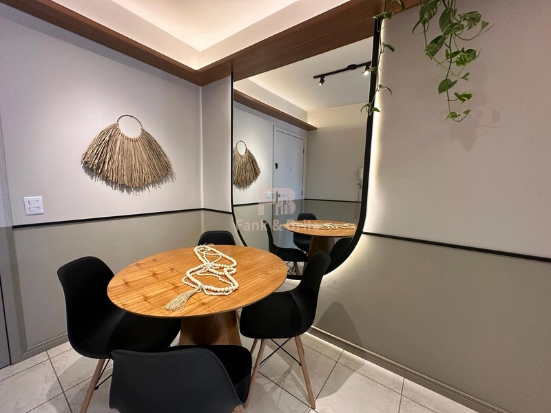 Charmoso apartamento mobiliado e decorado 2 dormitórios no Centro!: 3ª foto da galeria de imagens do imóvel