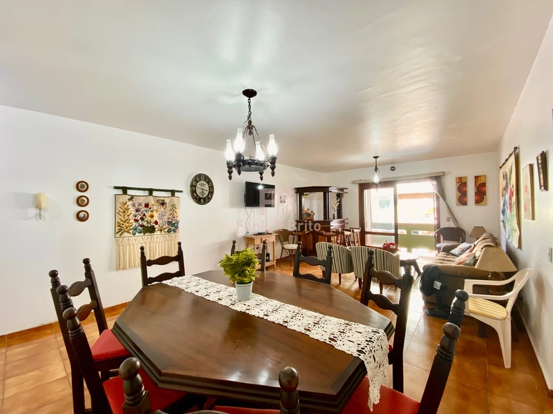 Sacada de frente no coração de Capão da Canoa.: 2ª foto da galeria de imagens do imóvel