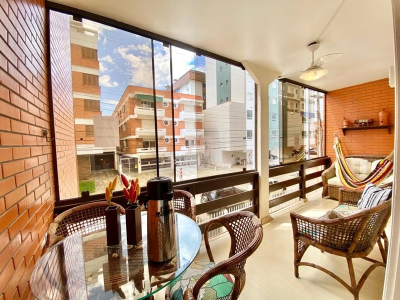 Dois dormitórios a uma quadra do mar: 4ª foto da galeria de imagens do imóvel