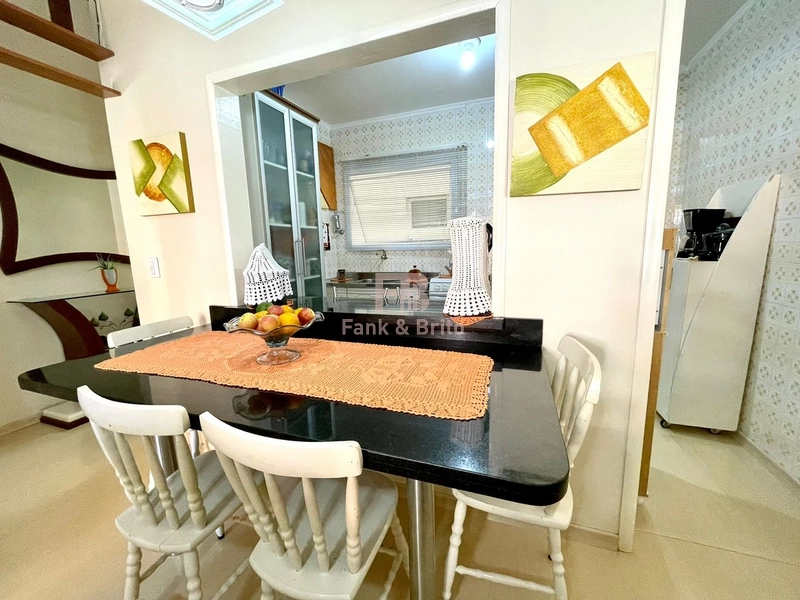 Dois dormitórios a uma quadra do mar: 6ª foto da galeria de imagens do imóvel