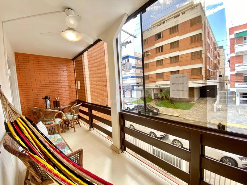 Dois dormitórios a uma quadra do mar: 3ª foto da galeria de imagens do imóvel