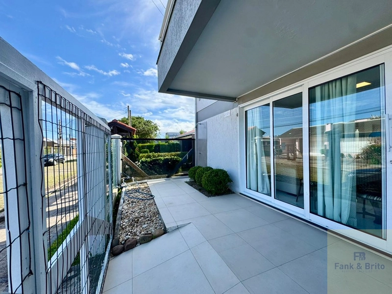 Sobrado a venda em Xangri lá: 1ª foto da galeria de imagens do imóvel