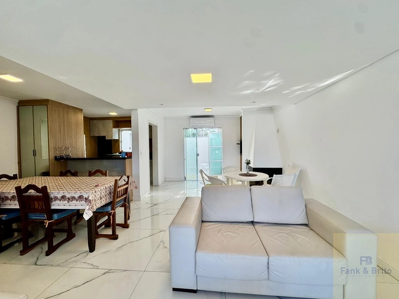 Sobrado a venda em Xangri lá: 3ª foto da galeria de imagens do imóvel