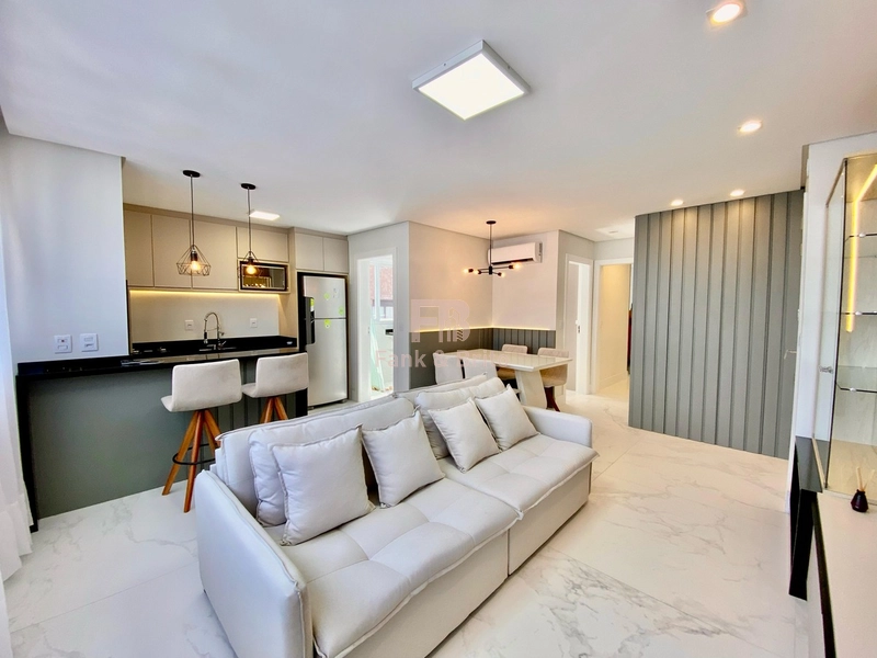 MOBILIADO E DECORADO EM PRÉDIO DE ESQUINA: 1ª foto da galeria de imagens do imóvel