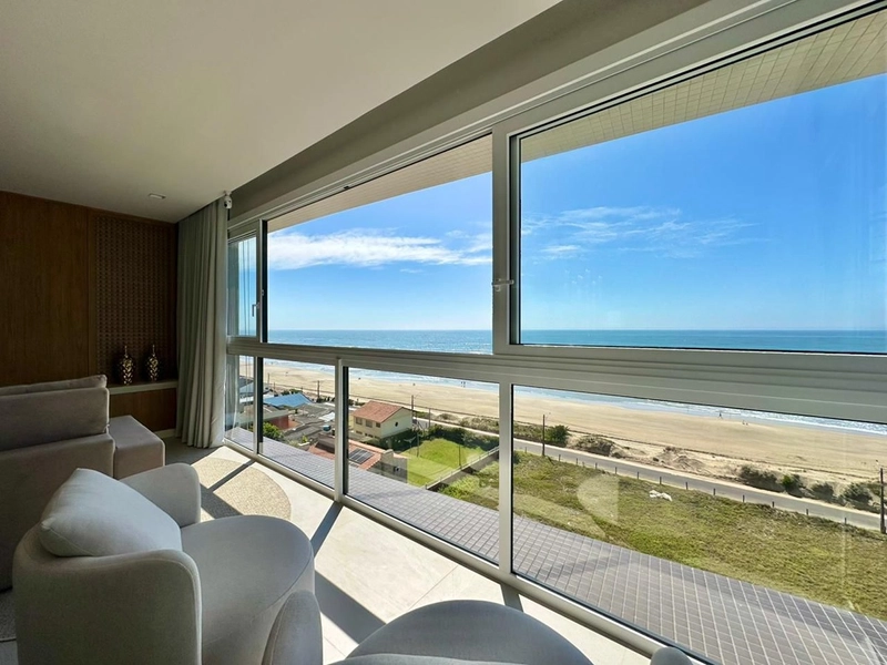APARTAMENTO À VENDA EM CAPÃO DA CANOA!⁣ DE FRENTE PARA O MAR  ALTO PADRÃO, INFRAESTRUTURA.: 5ª foto da galeria de imagens do imóvel