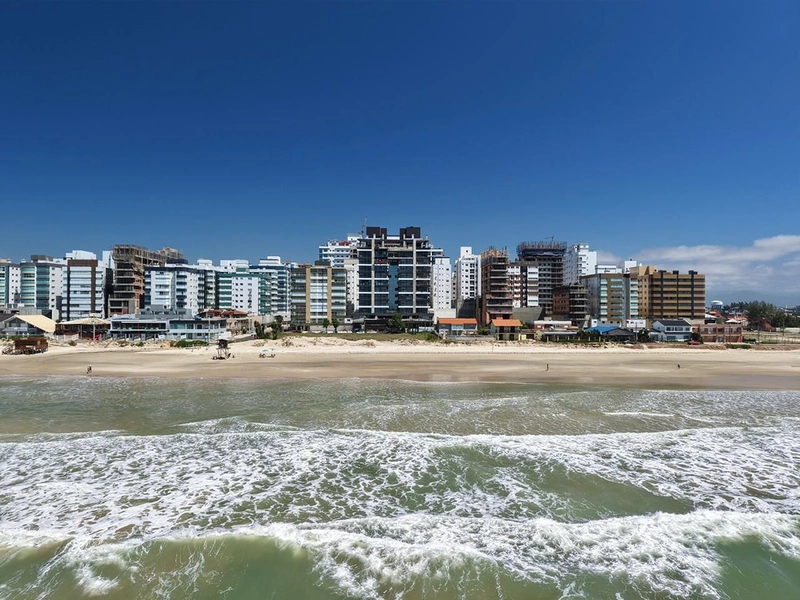 APARTAMENTO À VENDA EM CAPÃO DA CANOA!⁣ DE FRENTE PARA O MAR  ALTO PADRÃO, INFRAESTRUTURA.: 35ª foto da galeria de imagens do imóvel