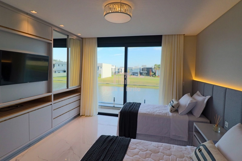 Casa de Luxo à Venda em Condomínio Exclusivo com Vista para o Lago: 18ª foto da galeria de imagens do imóvel