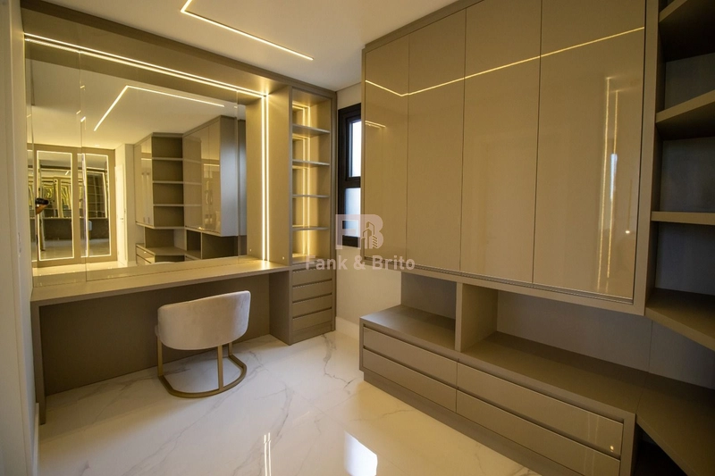 Casa de Luxo à Venda em Condomínio Exclusivo com Vista para o Lago: 27ª foto da galeria de imagens do imóvel