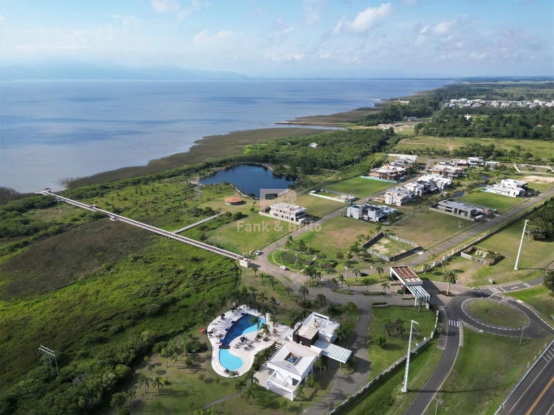 Casa de Luxo à Venda em Condomínio Exclusivo com Vista para o Lago: 38ª foto da galeria de imagens do imóvel