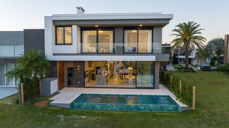 Casa de Luxo à Venda em Condomínio Exclusivo com Vista para o Lago: 30ª foto da galeria de imagens do imóvel