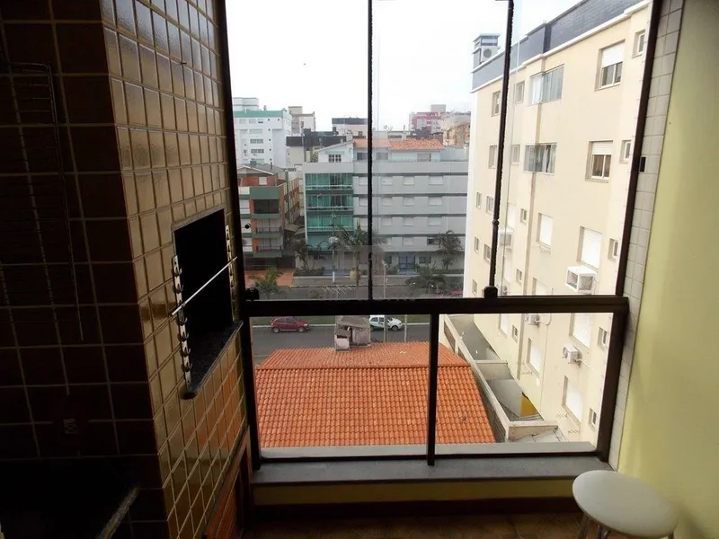 NO CENTRO, NA TERCEIRA QUADRA DO MAR!: 2ª foto da galeria de imagens do imóvel