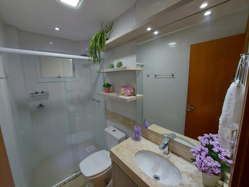 VENDE APARTAMENTO DE FRENTE MOBILIADO POUCOS METROS DO MAR: 4ª foto da galeria de imagens do imóvel