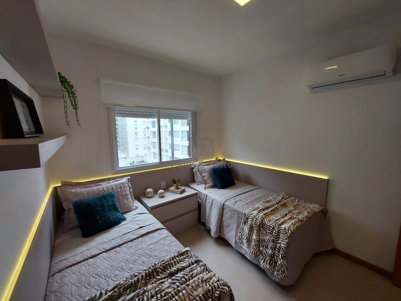 VENDE APARTAMENTO DE FRENTE MOBILIADO POUCOS METROS DO MAR: 1ª foto da galeria de imagens do imóvel