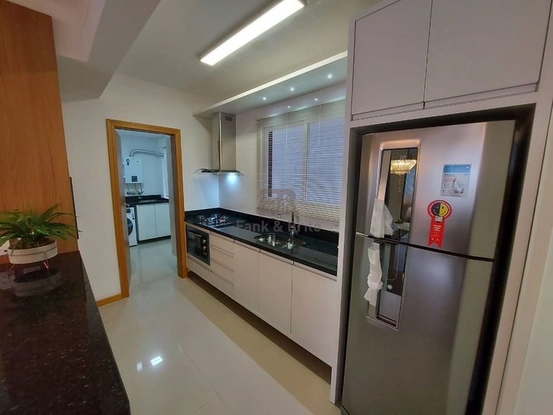 VENDE APARTAMENTO DE FRENTE MOBILIADO POUCOS METROS DO MAR: 8ª foto da galeria de imagens do imóvel