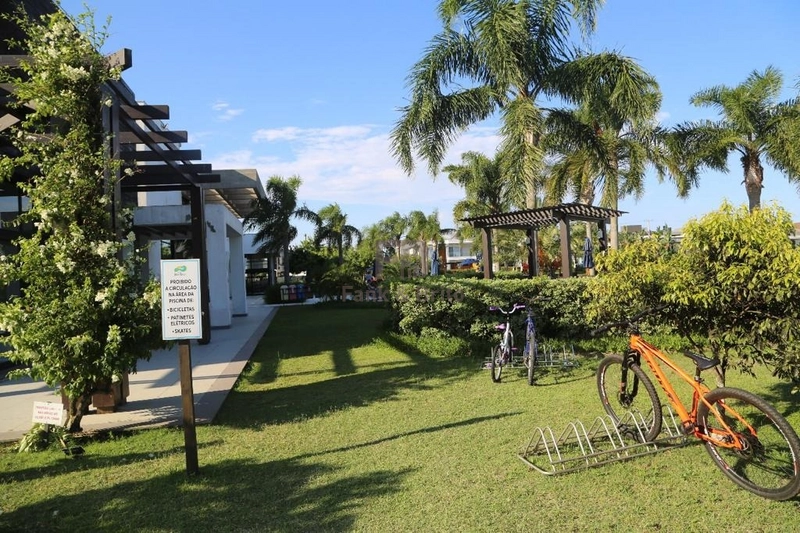 Sobrado beira Lago contemporâneo e luxuoso: 2ª foto da galeria de imagens do imóvel