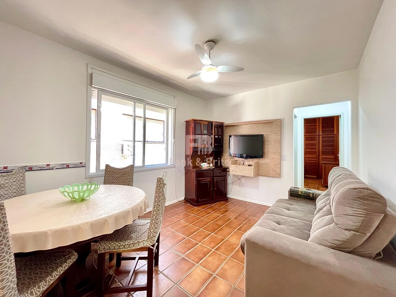 No Centro de Capão, 1 quadra do mar pertinho da praça: 3ª foto da galeria de imagens do imóvel