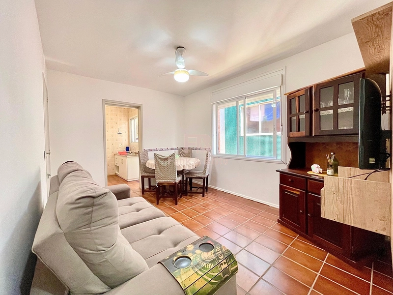 No Centro de Capão, 1 quadra do mar pertinho da praça: 1ª foto da galeria de imagens do imóvel