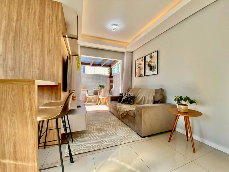 APARTAMENTO MOBILIADO E DECORADO COM TERRAÇO LATERAL: 3ª foto da galeria de imagens do imóvel