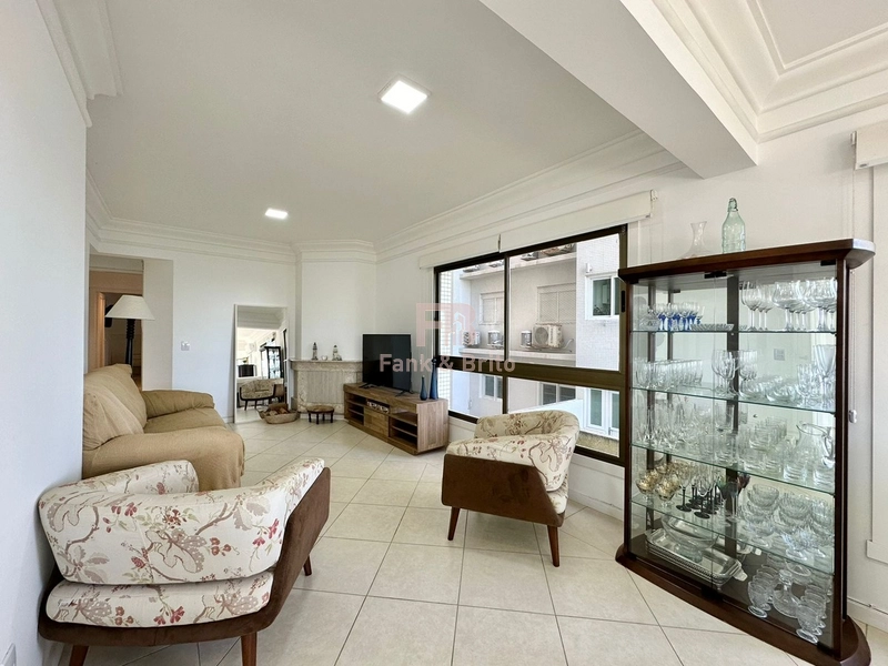 APARTAMENTO À VENDA FRENTE PARA PRAÇA, PÉ NA AREIA.: 5ª foto da galeria de imagens do imóvel