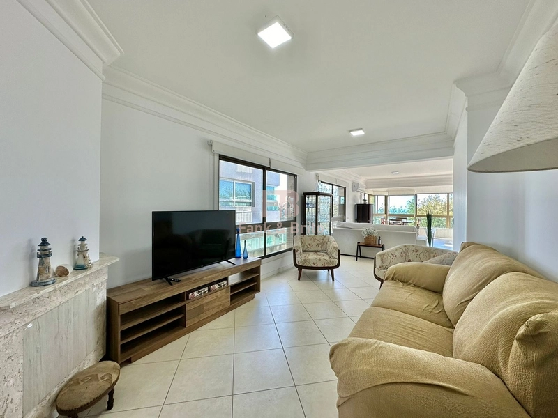 APARTAMENTO À VENDA FRENTE PARA PRAÇA, PÉ NA AREIA.: 3ª foto da galeria de imagens do imóvel