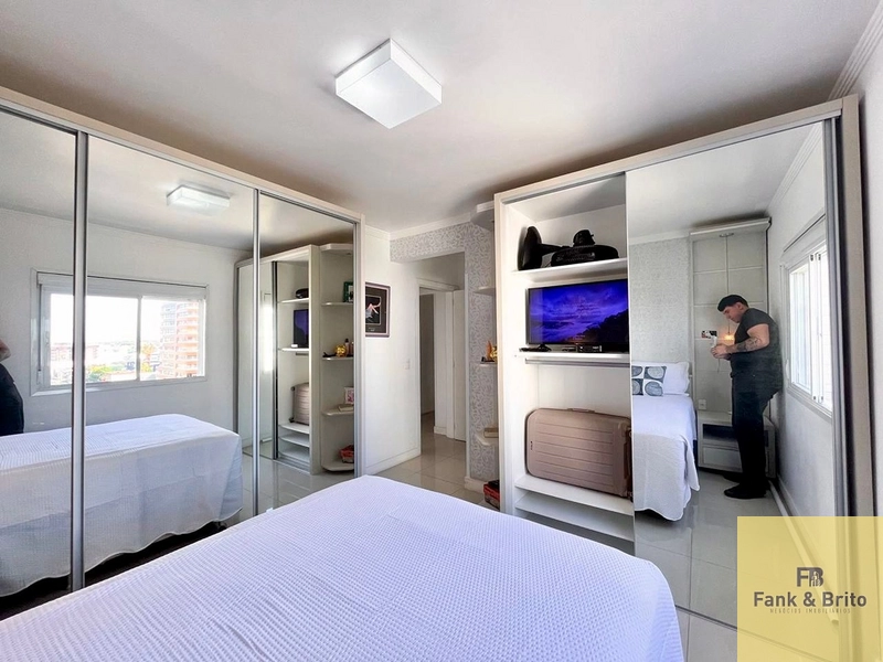 SACADA DE FRENTE PARA AVENIDA COM VISTA DE CINEMA.: 7ª foto da galeria de imagens do imóvel