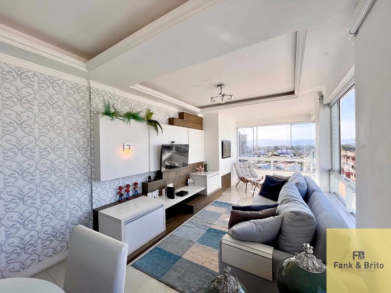 SACADA DE FRENTE PARA AVENIDA COM VISTA DE CINEMA.: 11ª foto da galeria de imagens do imóvel