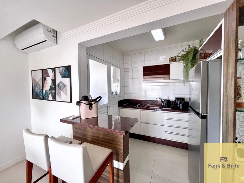 SACADA DE FRENTE PARA AVENIDA COM VISTA DE CINEMA.: 18ª foto da galeria de imagens do imóvel