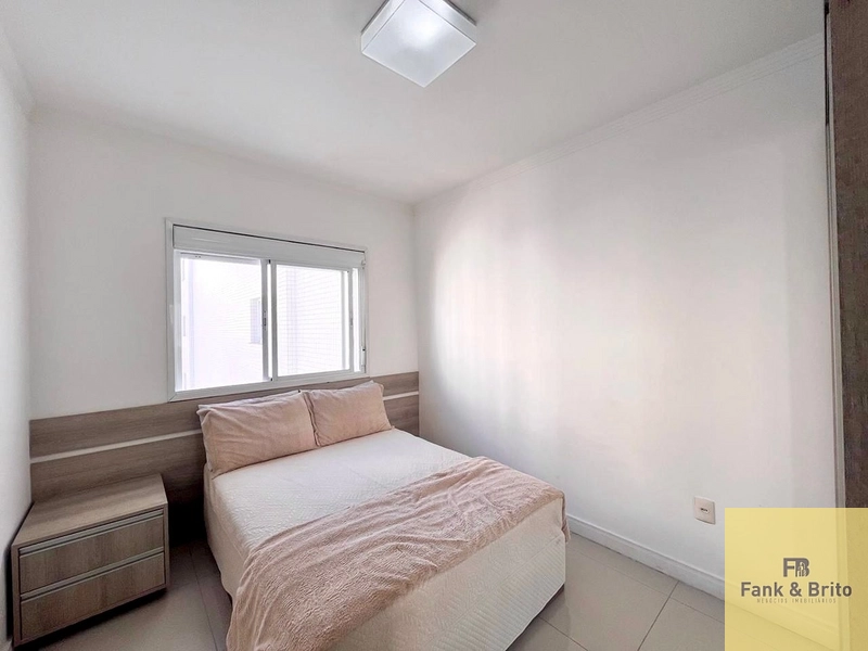 SACADA DE FRENTE PARA AVENIDA COM VISTA DE CINEMA.: 17ª foto da galeria de imagens do imóvel