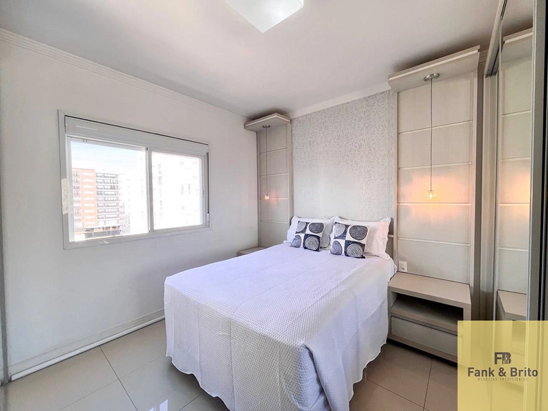 SACADA DE FRENTE PARA AVENIDA COM VISTA DE CINEMA.: 19ª foto da galeria de imagens do imóvel