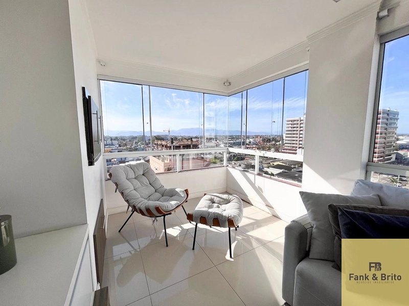 SACADA DE FRENTE PARA AVENIDA COM VISTA DE CINEMA.: 12ª foto da galeria de imagens do imóvel