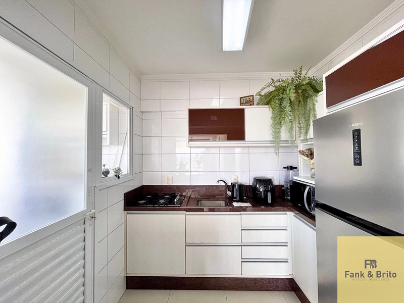 SACADA DE FRENTE PARA AVENIDA COM VISTA DE CINEMA.: 4ª foto da galeria de imagens do imóvel