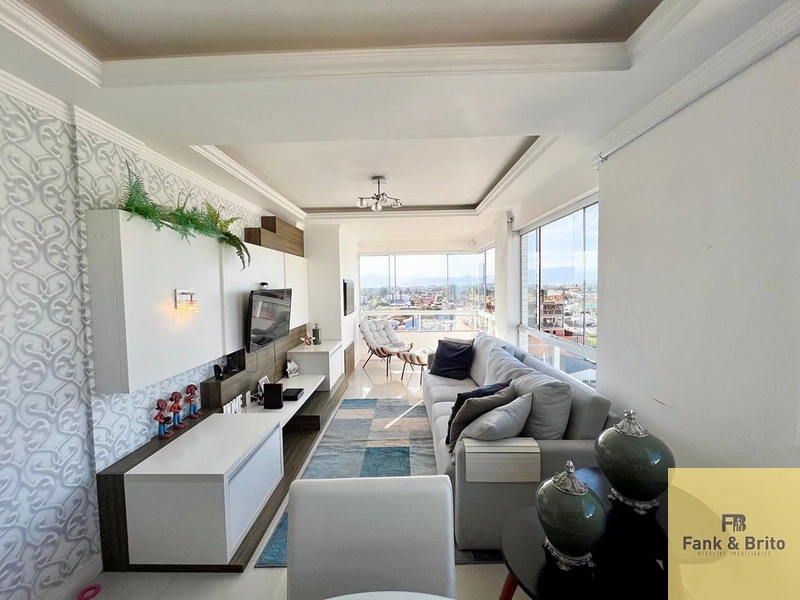 SACADA DE FRENTE PARA AVENIDA COM VISTA DE CINEMA.: 10ª foto da galeria de imagens do imóvel