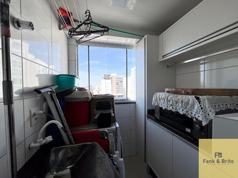 SACADA DE FRENTE PARA AVENIDA COM VISTA DE CINEMA.: 3ª foto da galeria de imagens do imóvel