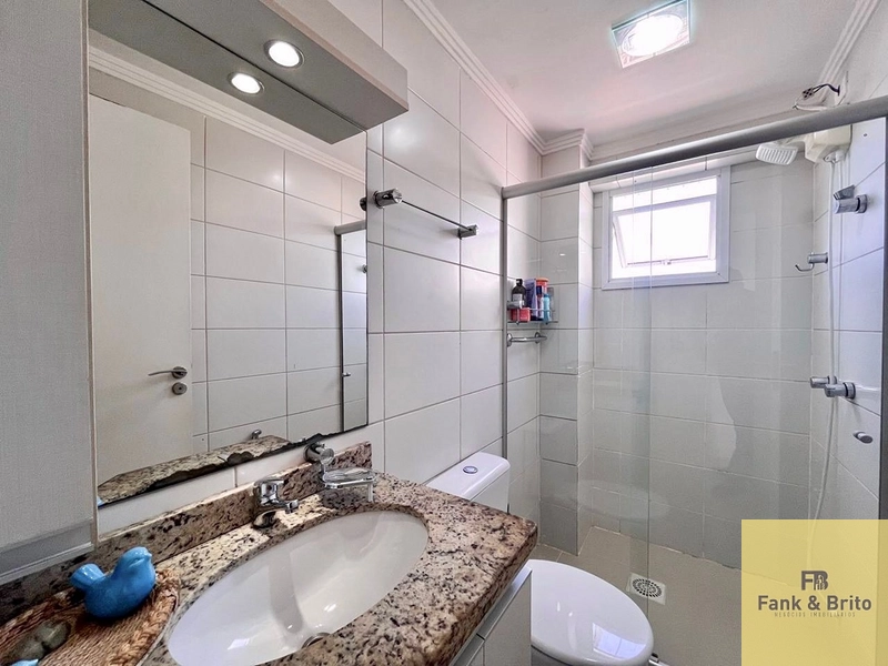 SACADA DE FRENTE PARA AVENIDA COM VISTA DE CINEMA.: 13ª foto da galeria de imagens do imóvel