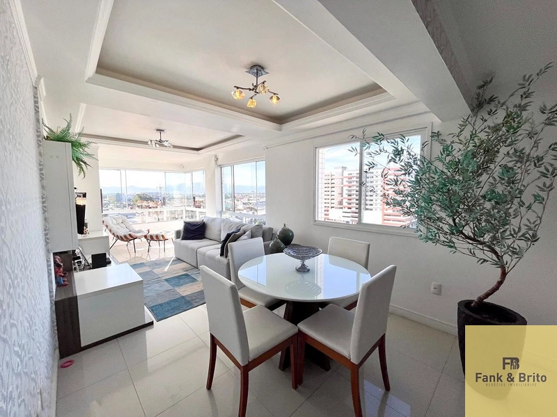 SACADA DE FRENTE PARA AVENIDA COM VISTA DE CINEMA.: 8ª foto da galeria de imagens do imóvel