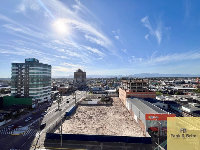 SACADA DE FRENTE PARA AVENIDA COM VISTA DE CINEMA.: 15ª foto da galeria de imagens do imóvel