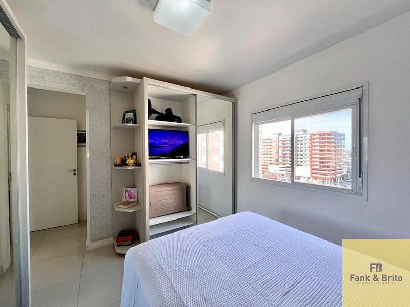 SACADA DE FRENTE PARA AVENIDA COM VISTA DE CINEMA.: 20ª foto da galeria de imagens do imóvel