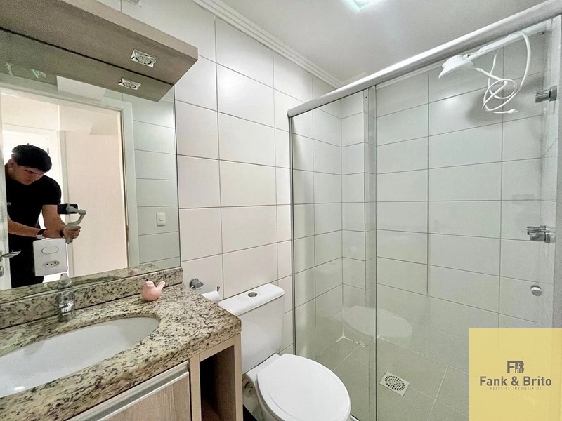 SACADA DE FRENTE PARA AVENIDA COM VISTA DE CINEMA.: 14ª foto da galeria de imagens do imóvel