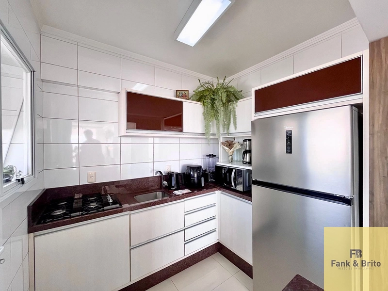 SACADA DE FRENTE PARA AVENIDA COM VISTA DE CINEMA.: 6ª foto da galeria de imagens do imóvel