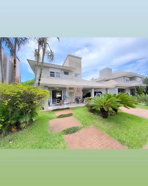 Sobrado Mobiliado com Piscina em Condomínio: 3ª foto da galeria de imagens do imóvel