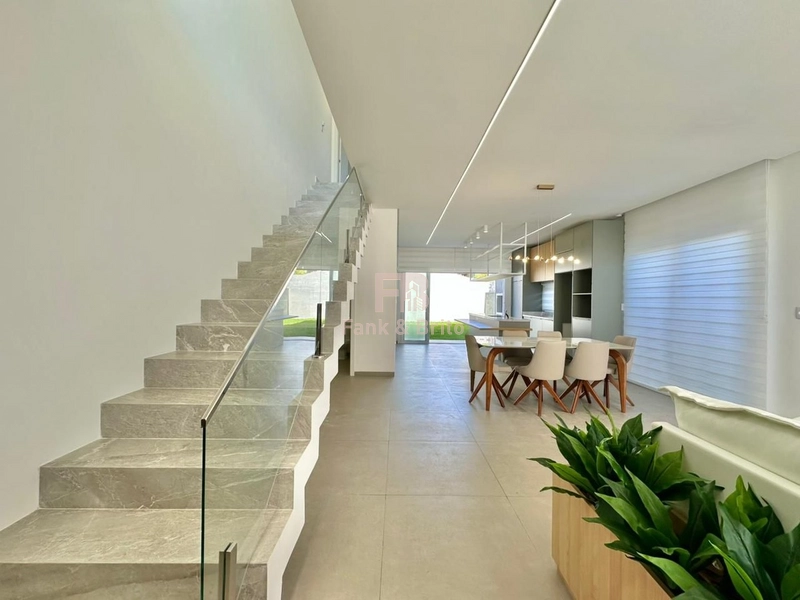 SOBRADO À VENDA EM CAPÃO DA CANOA PRONTO PARA USO JUNTO AO MAR: 6ª foto da galeria de imagens do imóvel