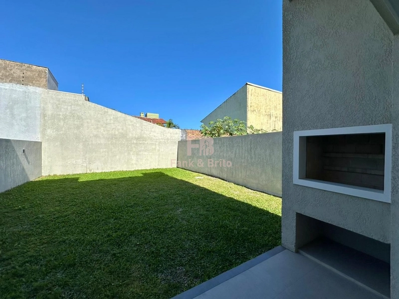 SOBRADO À VENDA EM CAPÃO DA CANOA PRONTO PARA USO JUNTO AO MAR: 24ª foto da galeria de imagens do imóvel