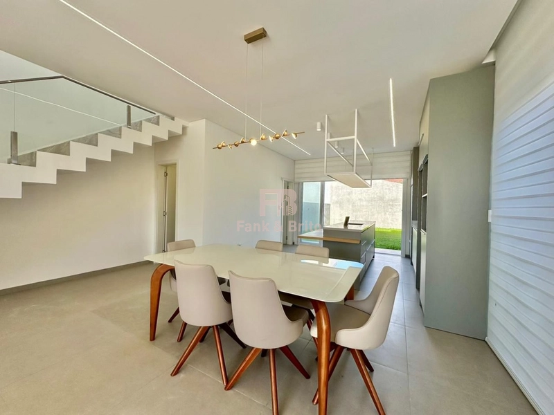 SOBRADO À VENDA EM CAPÃO DA CANOA PRONTO PARA USO JUNTO AO MAR: 8ª foto da galeria de imagens do imóvel