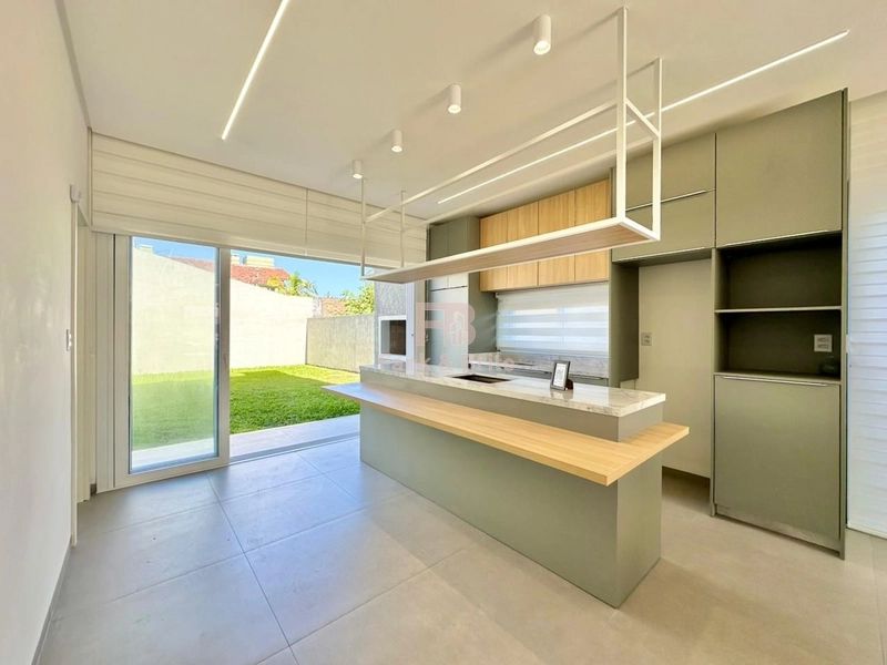 SOBRADO À VENDA EM CAPÃO DA CANOA PRONTO PARA USO JUNTO AO MAR: 10ª foto da galeria de imagens do imóvel