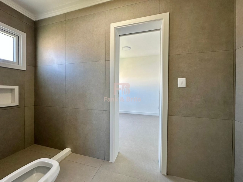 SOBRADO À VENDA EM CAPÃO DA CANOA PRONTO PARA USO JUNTO AO MAR: 21ª foto da galeria de imagens do imóvel