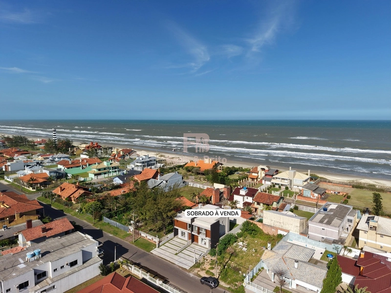 SOBRADO À VENDA EM CAPÃO DA CANOA PRONTO PARA USO JUNTO AO MAR: 2ª foto da galeria de imagens do imóvel