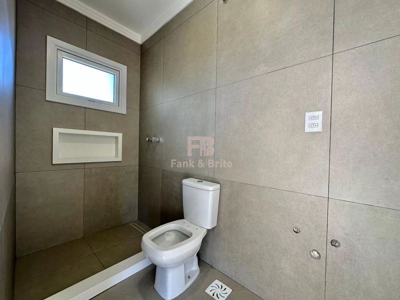 SOBRADO À VENDA EM CAPÃO DA CANOA PRONTO PARA USO JUNTO AO MAR: 23ª foto da galeria de imagens do imóvel